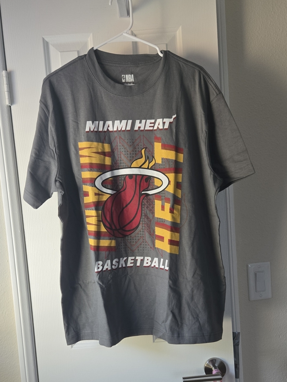 Official NBA Miami Heat T-Shirt Unisex/ Men's Large  Graphic Tee